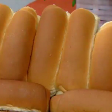 Pão artesanal macio e levemente amanteigado, ideal para montar seu hambúrguer com muito sabor. Casquinha dourada, miolo leve e textura perfeita para qualquer combinação.