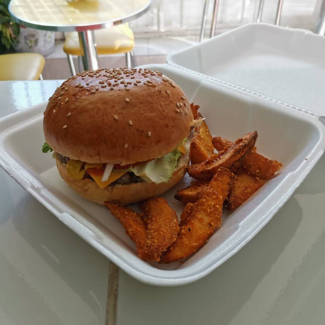 Hamburguesa sencilla con papas