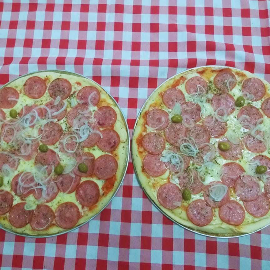 Duas pizzas grande mais um refrigerante um litro