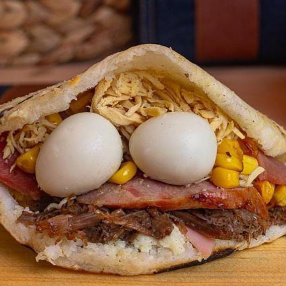 Arepa Rellena Carne Champiñón