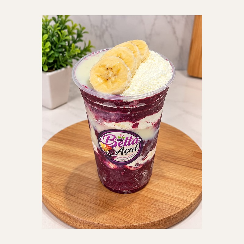 Açaí cremoso com banana, leite condensado e leite em pó. Uma combinação cremosa, docinha e irresistível.