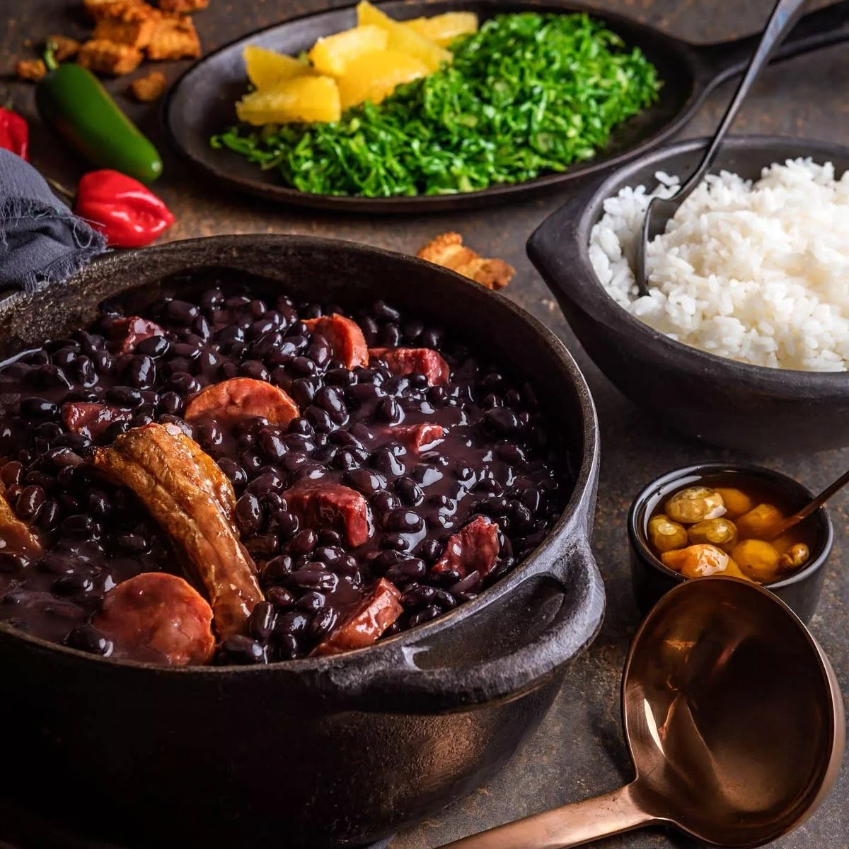Acompanhamentos: arroz, bisteca, couve, farofa, feijoada light TAMANHO PADRÃO( carne magra)