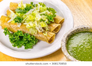 4 Flautas con Carne + 1 Agua Fresca