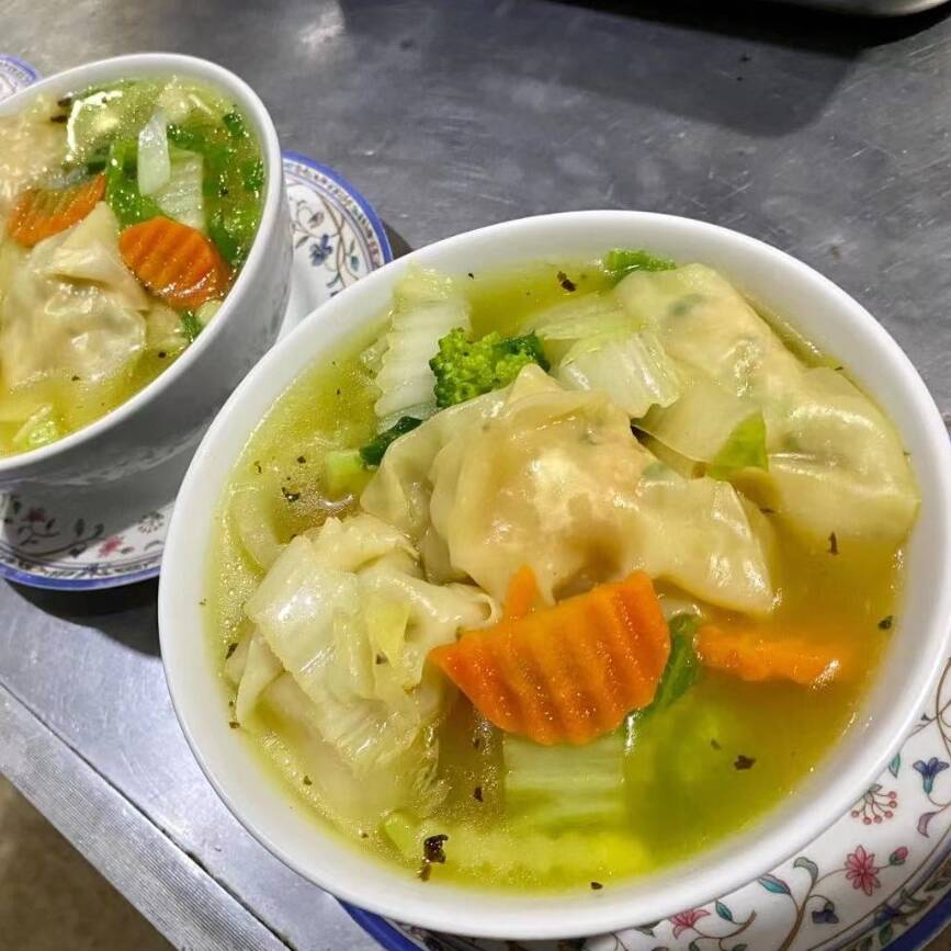Sopa de Dumplings con Vegetales 6 uds