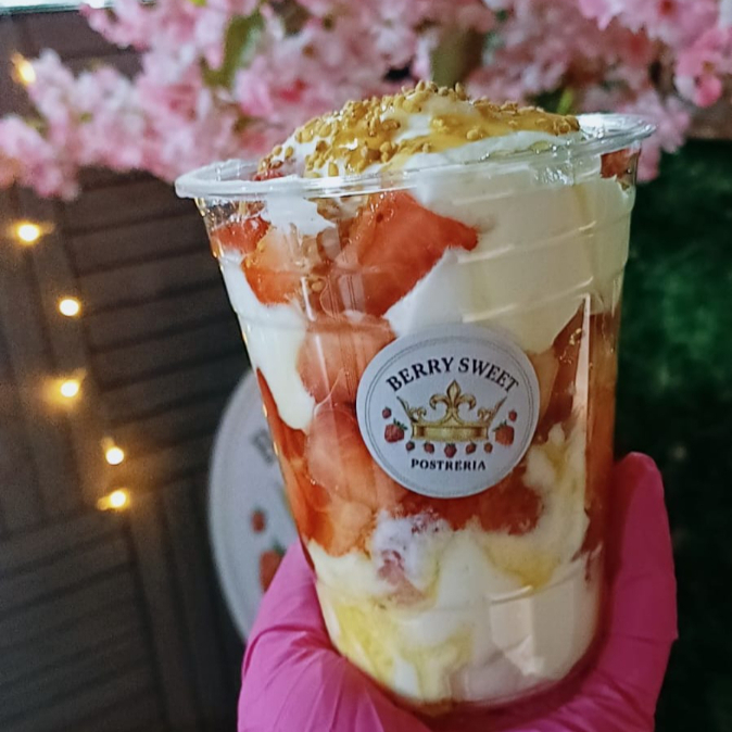 Fresas con Crema y Miel