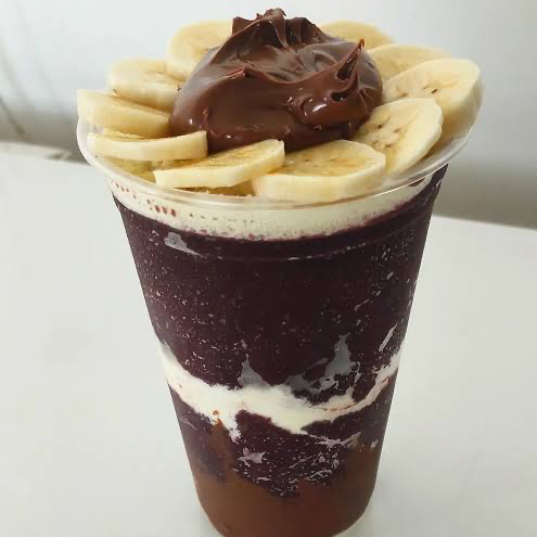 Açaí, creme de avelã, leite condensado e leite em pó