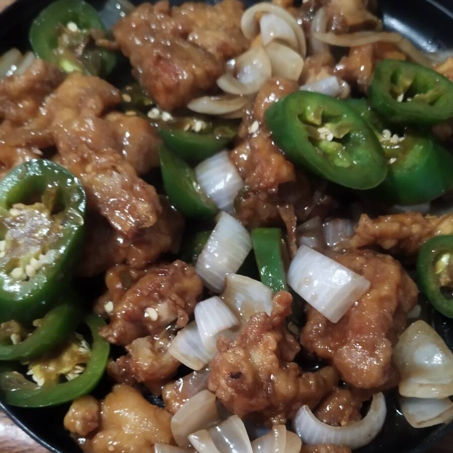 Horden chica de arroz frito con pollo jalapeño