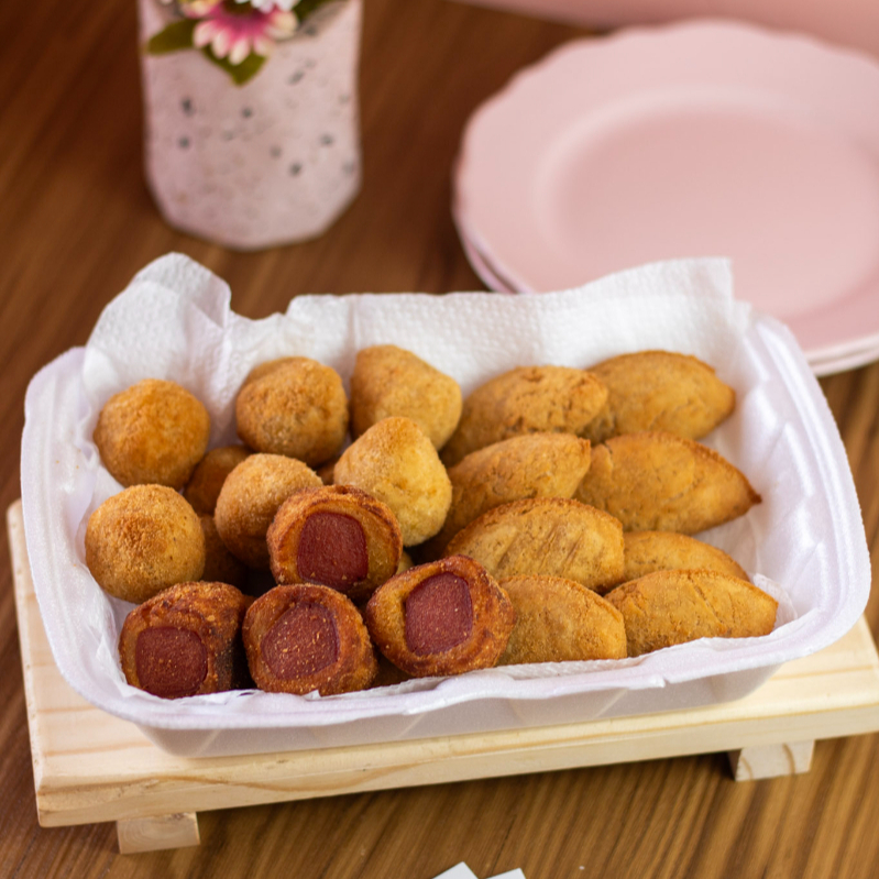 Salgados artesanais: coxinha, bolinha napolitana, pastel de carne.
*Não garantimos troca de sabores*