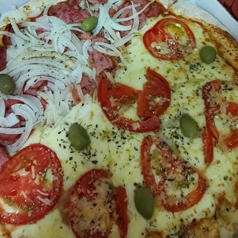 deliciosa mussarela derretida e calabresa aurora acebolada