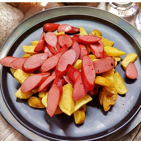 Salchipapa Clásica