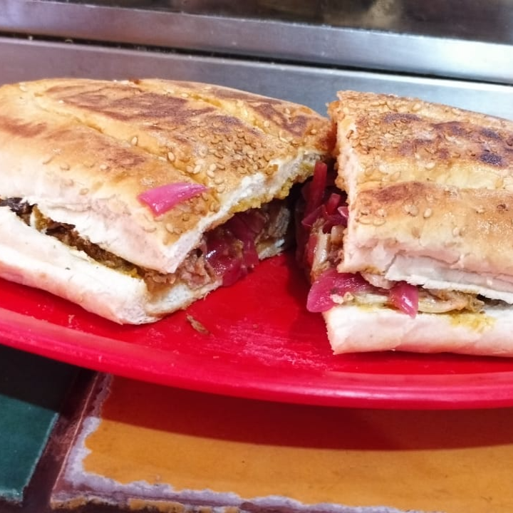 2 Tortas de Cochinita con 2 Coca Coca 355 Ml