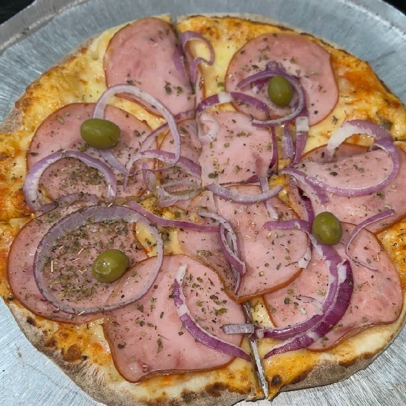 MUSSARELA,LOMBO,CEBOLA ROXA, ORÉGANO.