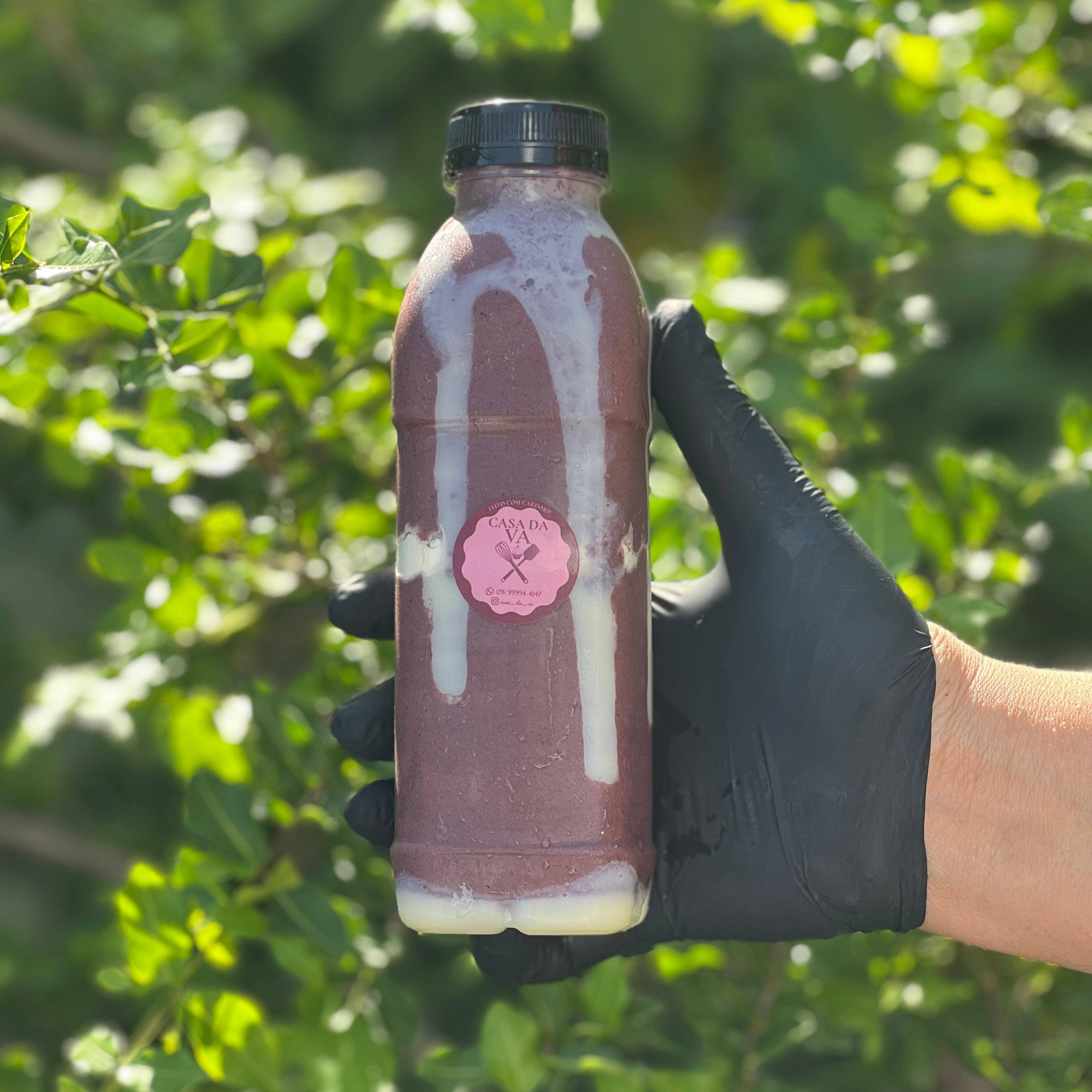 açai cremoso na garrafa, leite condensado,leite integral