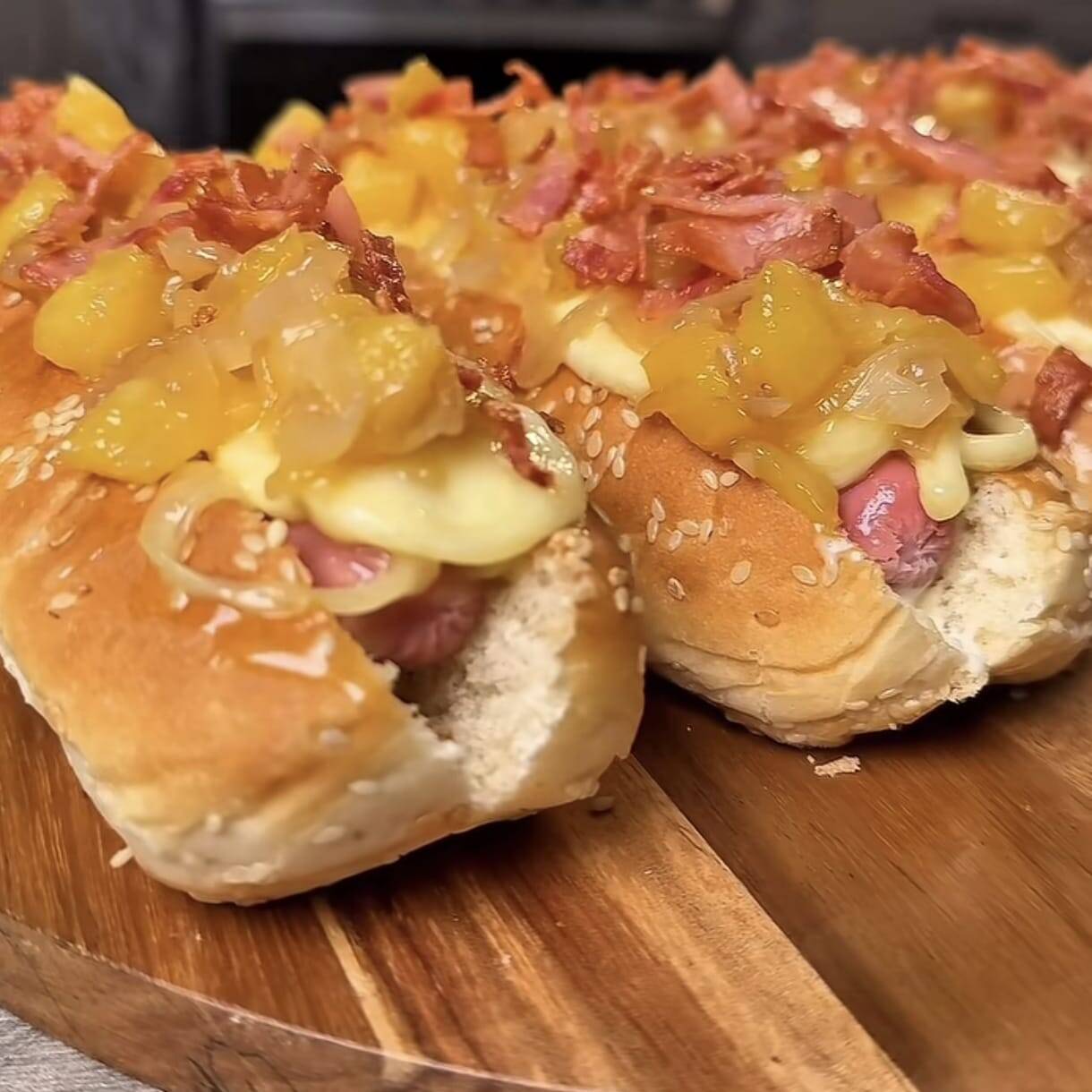 3 HOT DOG HAWAIANO CON EXTRA QUESO Y JAMON