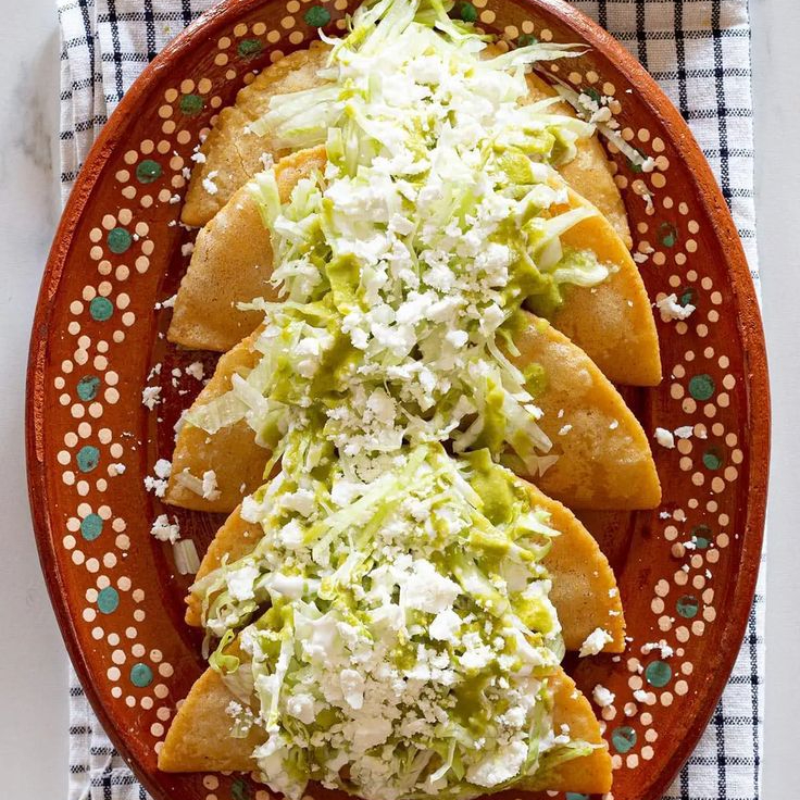 Quesadillas de Papa Dorada 4pz + Bebida de Sabor