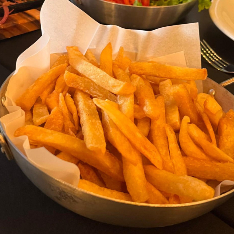 Batata frita feita por nós, com as melhores batatas seleccionadadas.