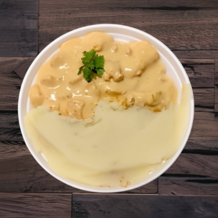 1 marmita de strogonoff de frango com arroz e purê de batata... Aprox.. 500g