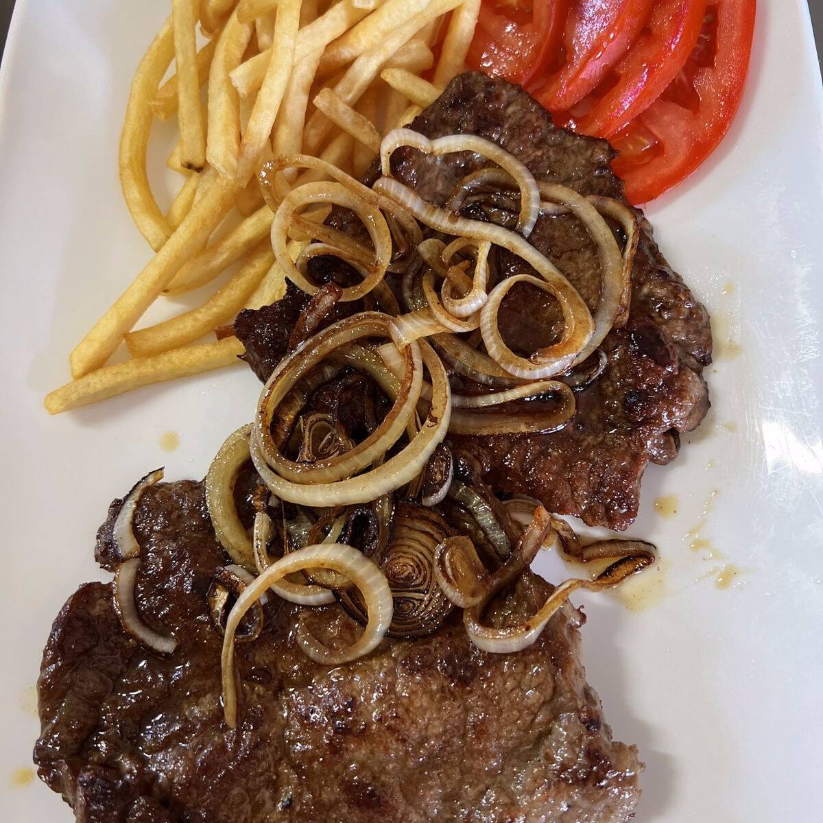 70. Carne de Res, Vegetales, Semillas de Marañón