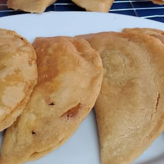 Quesadilla de queso Oaxaca con pollo frita