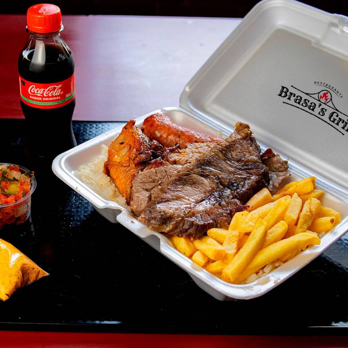 Acompanha arroz, feijão, salada e fritas + Caçulinha 200 ml