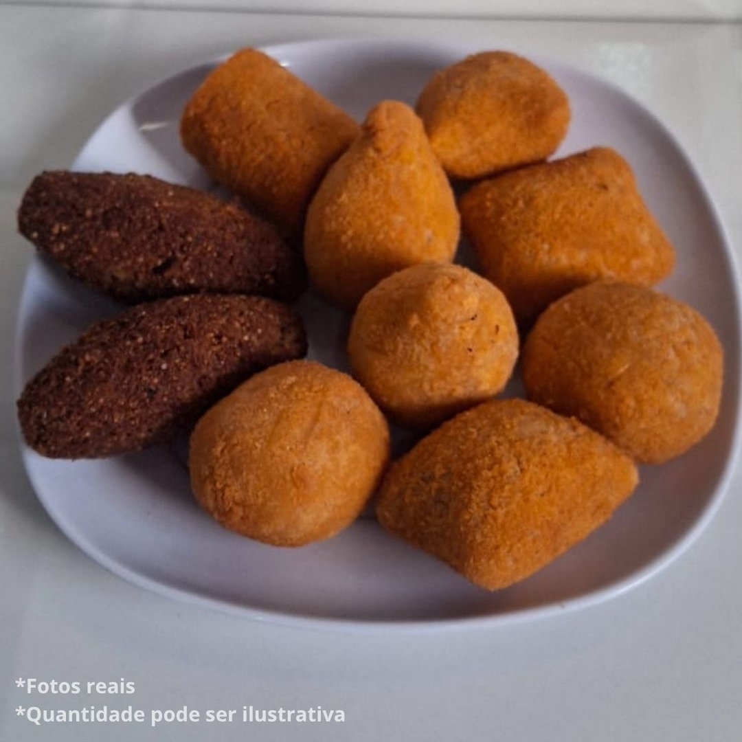 Nossa linha de salgados médios é ideal para o seu lanche individual ou da galera. Salgados entre 35g e 40g cada, fritos na hora, com aquele tempero que você já conhece. Sabores serão enviados misto, sem opção de escolhas. Coxinha Queijo Queijo com alho Enroladinho de salsicha Kibe Presunto e queijo