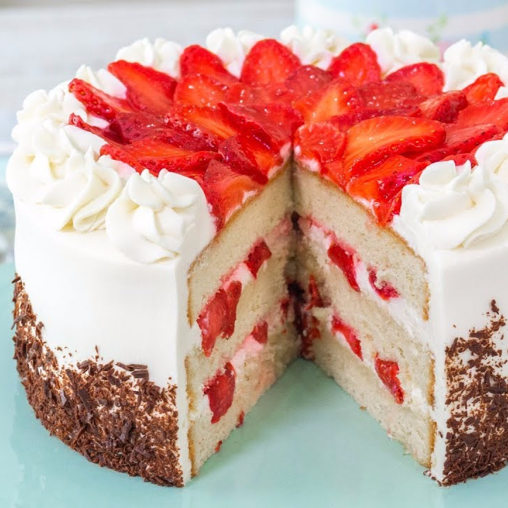 Rebanada de Pastel de Fresas con Crema