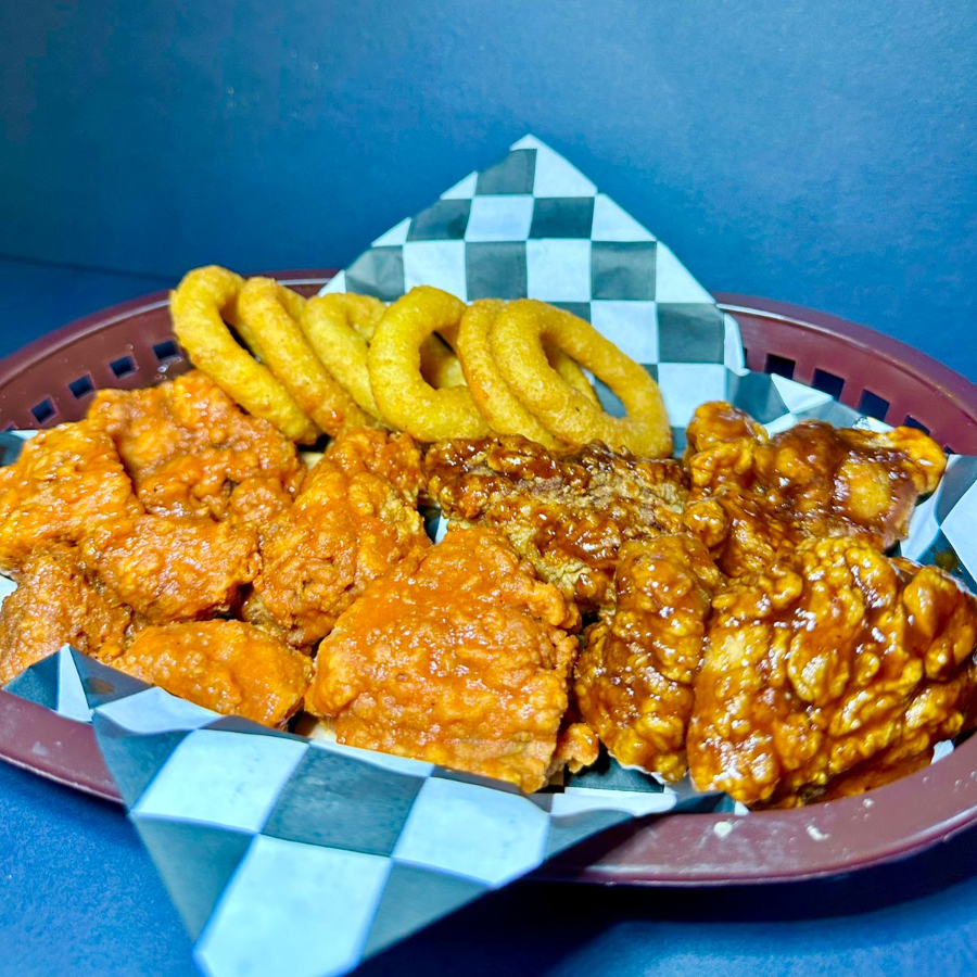 Orden de Boneless con Aros de Cebolla