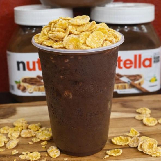 Açaí Trufado (Vários Tamanhos) Uma explosão de sabor e cremosidade! 🍫 Se o açaí sozinho já é bom, trufado ele fica surreal! Imagine o nosso açaí super gelado combinado com uma camada generosa e irresistível de trufa, criando um contraste de sabores que derrete na boca. É a escolha definitiva para os verdadeiros apaixonados por sobremesas intensas. Dê o seu toque final: Combine essa delícia com frutas frescas ou cereais crocantes. Disponível nos tamanhos 300ml, 440ml, 550ml e 770ml. Prepare-se: cada colherada é um caminho sem volta! 😍🔥