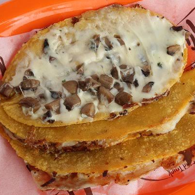 Quesadilla grande de maiz