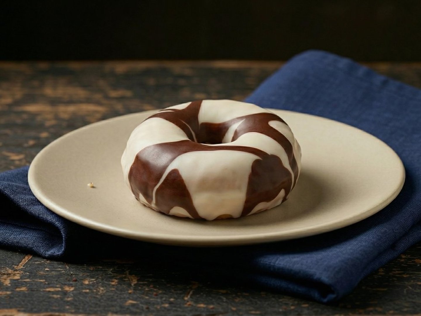 Dona Cubierta de Chocolate Blanco