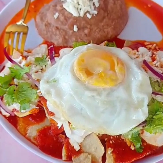 Chilaquiles rojos
