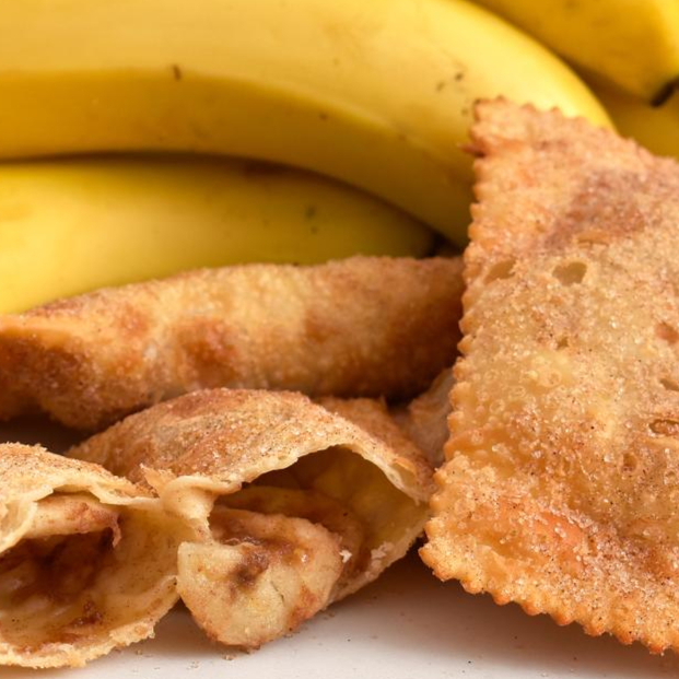 Pastel de Banana com Açúcar e Canela, Chocolate Branco e Doce de Leite.