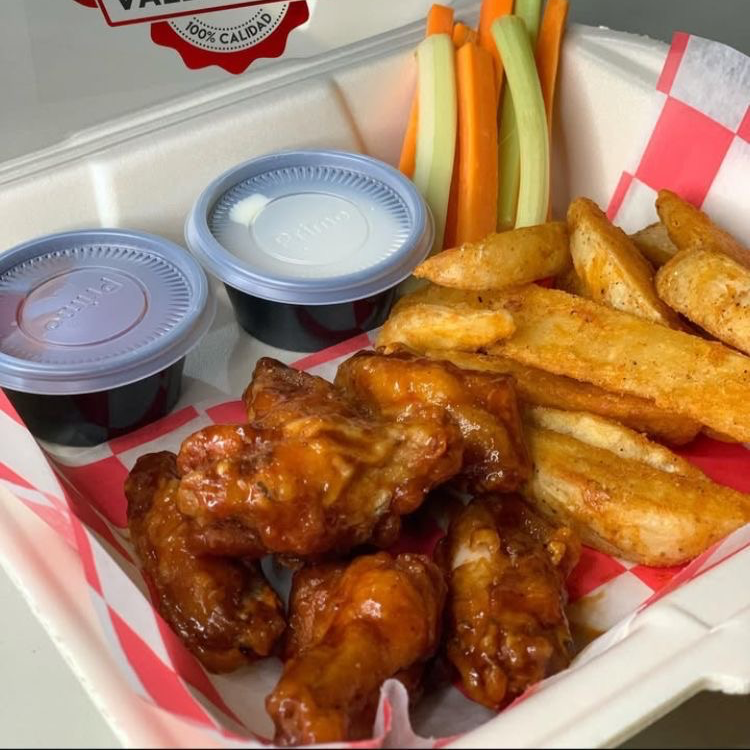 12 Boneless y 1 Orden de Papas a la Francesa