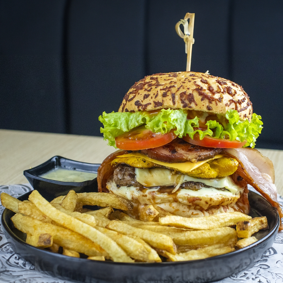 Burger Brutal + Papas