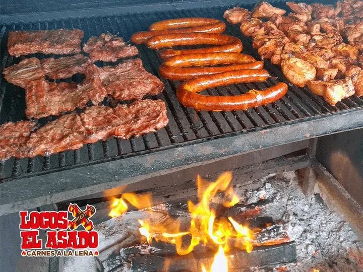 LOCOS X EL ASADO CARNES A LA LEÑA