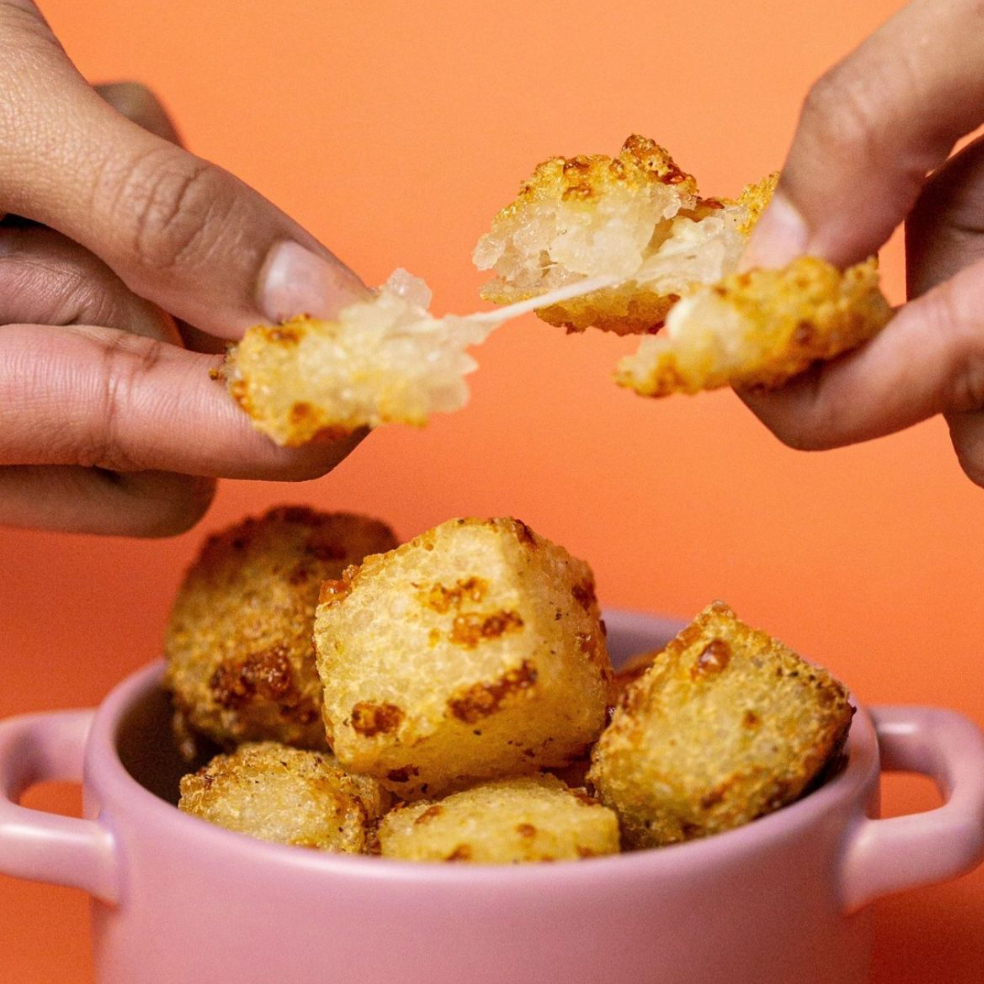 Dadinho de Tapioca de Queijo Gorgonzola. Porções com 15 unidades. Assados no forno, incrível!