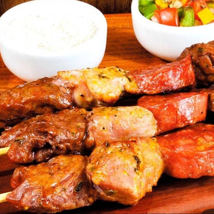 Combinação perfeita de carnes variadas para agradar todos os paladares.