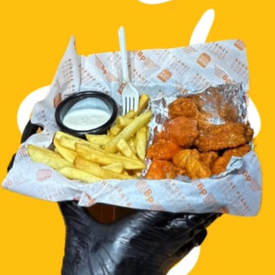 Alitas y Papas Fritas