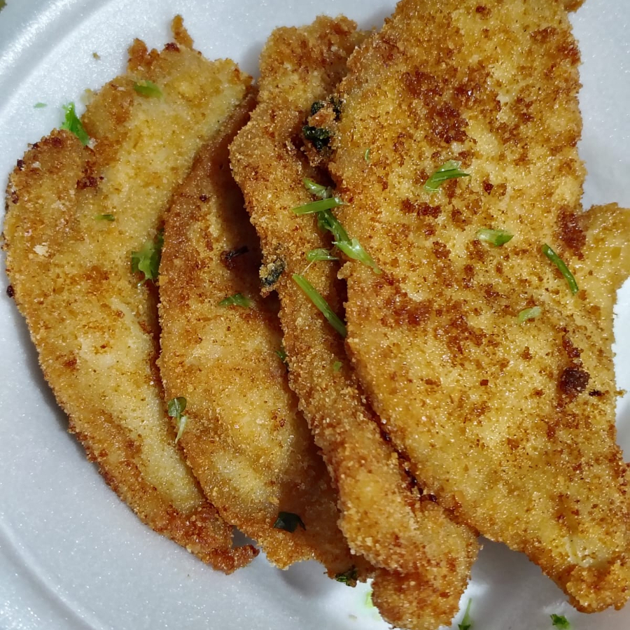 Somente o peito de frango a milanesa 250g (Atenção)