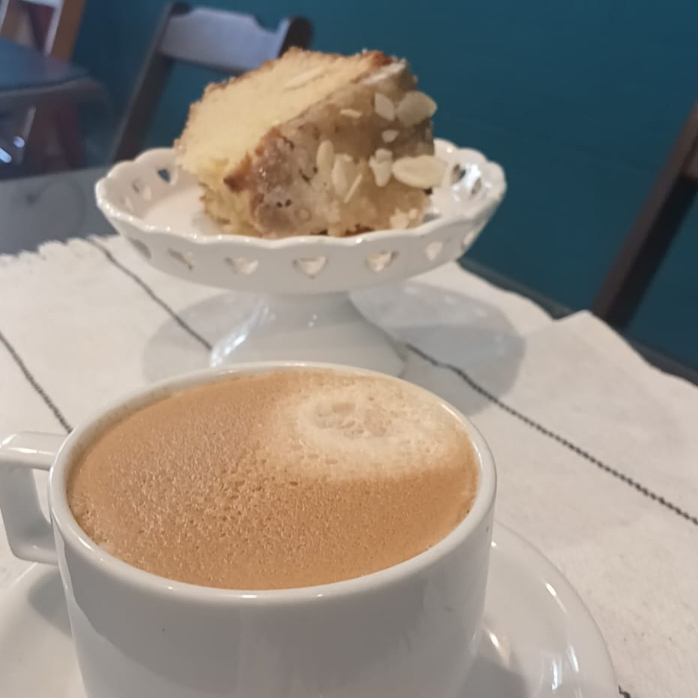 Bolo fatia e café 100ml