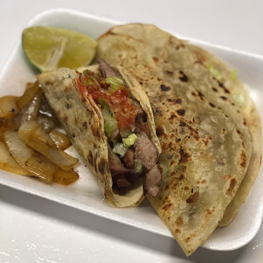 QUESADILLA DE HARINA Y TACO DORADO A LAS BRASAS