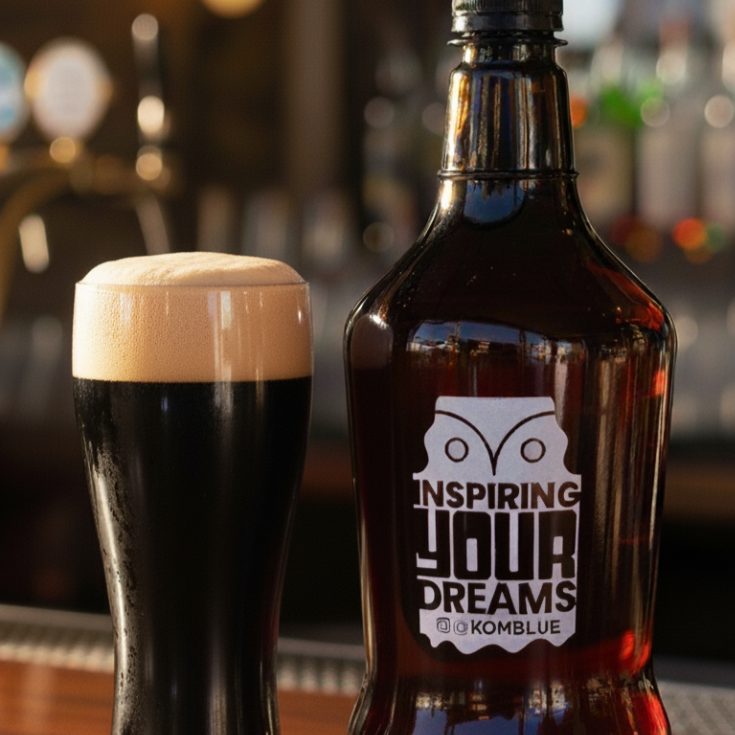 De coloração escura e espuma cremosa, o Chopp Black possui sabor encorpado, com destaque para o malte torrado que traz leve toque de chocolate e caramelo. Com 350ml, é a escolha ideal para quem busca um chopp mais intenso, equilibrado e cheio de personalidade.