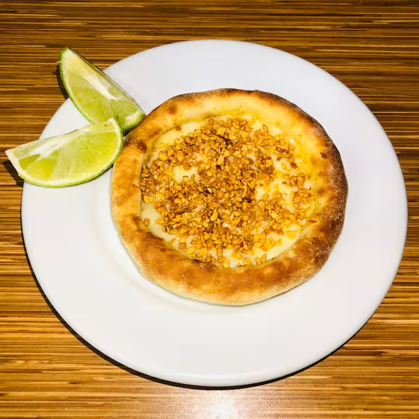 Uma ótima opção de sabor para quem gosta de uma boa esfiha de alho com mussarela bem saborosa e temperada.