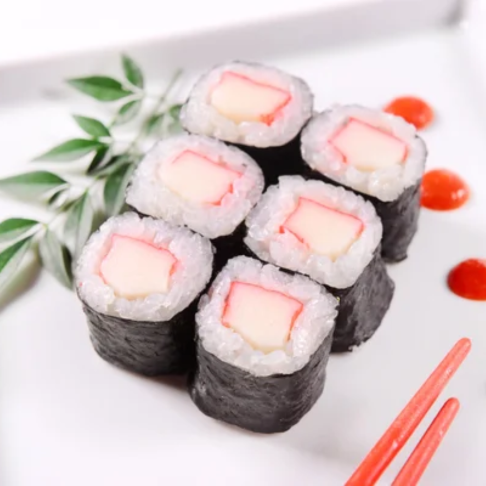 Alga, arroz, kani e cebolinha