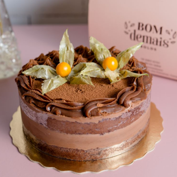 Bolo de chocolate com duas camadas de recheio de mousse de chocolate e coberto com mousse de chocolate!
#sobremesa #doce #bolo #bolorecheado #diadospais #sobremesdiadospais "Taxa na Faixa"