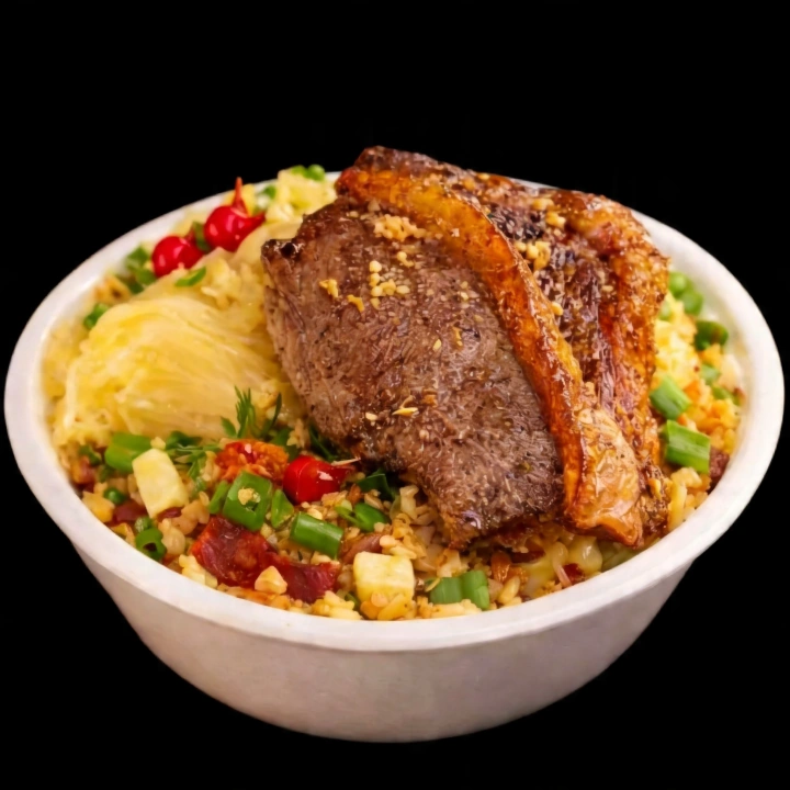 Nosso Delicioso Baião De Dois, É Feito Com Linguiça Defumada, Cebola, Arroz, Feijão De Corda Legitimo, queijo coalho, Regado Com Manteiga De Garrafa Pra Deixar Aquele Sabor Inconfudivel, Tempero Baiano, Coloral E Salsinha. Acompanha Mandioca Frita Na Manteiga E Vinagrete e fatia de Picanha grelhada, Finalizado Com Cebolinha E Pimenta Biquinho.