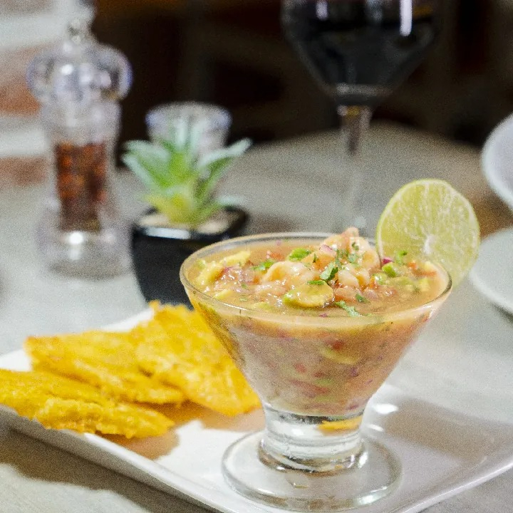 COCTEL DE CAMARON CON PATACONES