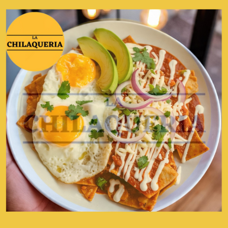 Chilaquiles Rojos Con Huevos Estrellados