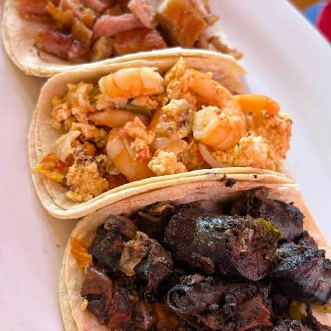 Tacos guisado Pelón Huevo con Salchicha 3 uds