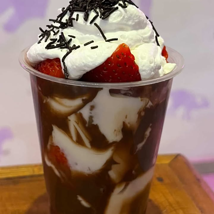 FRESAS CON CREMA CHICAS